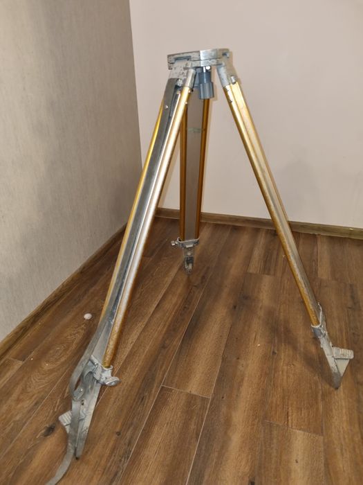 Statyw geodezyjny SOKKTA retro alu