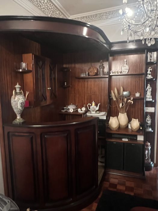 Bar de sala de madeira