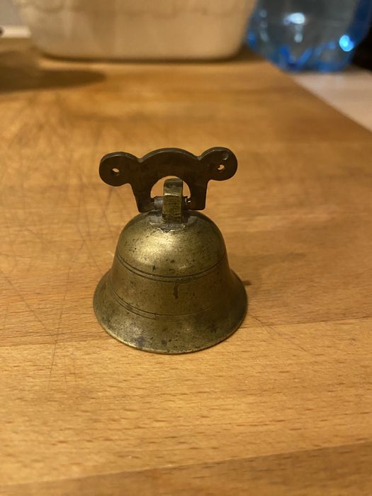 Stary mosiężny dzwoneczek / 3 cm /4 cm / 39 g