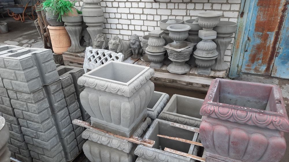 Паркосадова скульптура вази