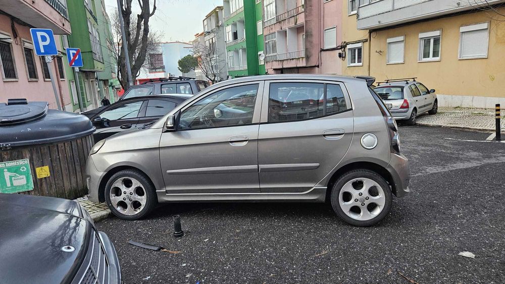 Kia Picanto 1.1L EX Sport