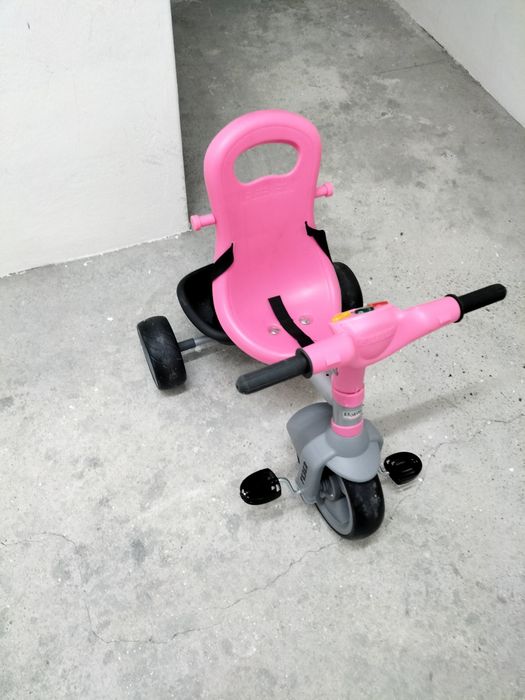 Triciclo Feber como novo