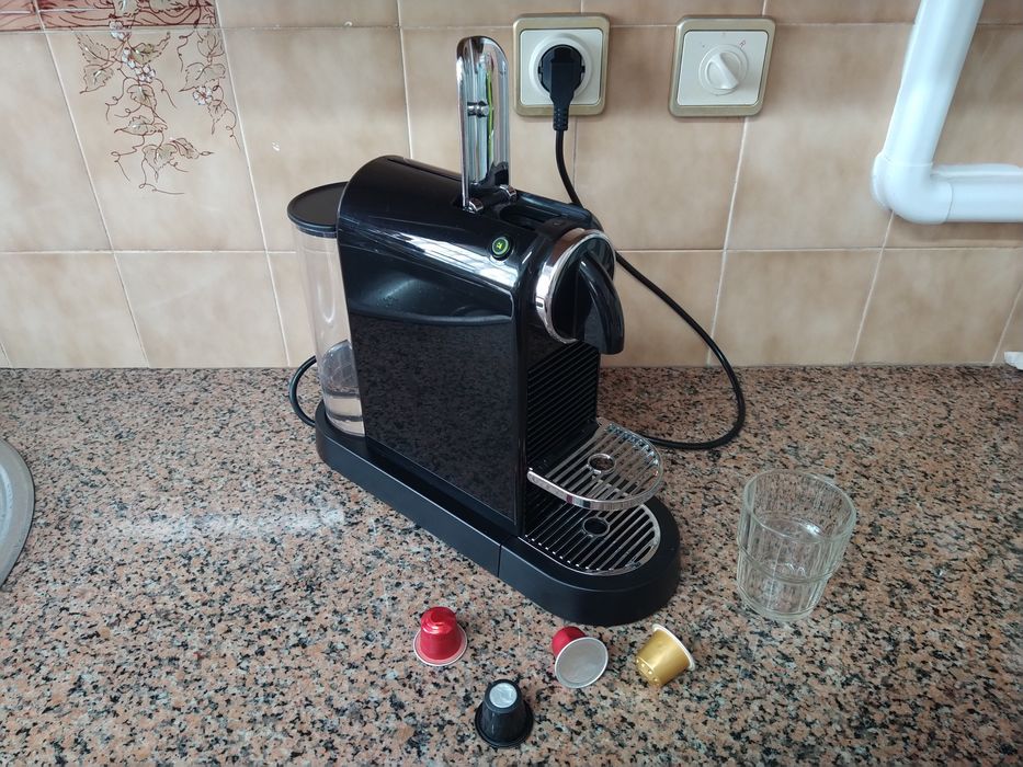 Máquina de café Nespresso casa quarto apartamento vivenda escritório gabinete carro cozinha.