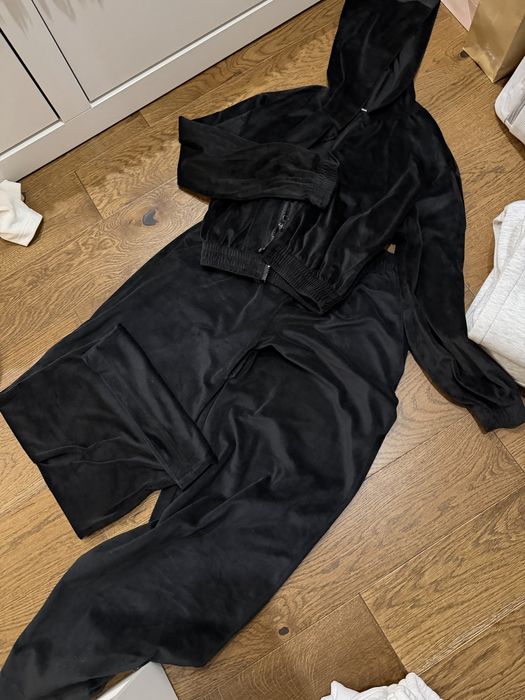 Чорний велюровий костюм