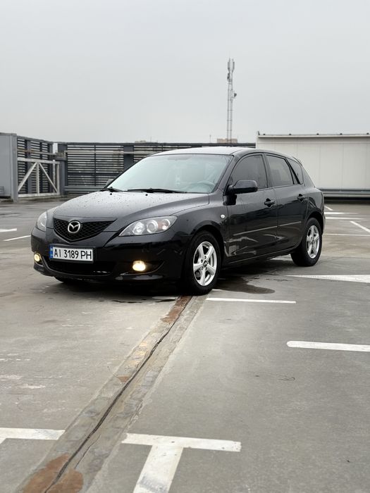 Продам экономичный автомобиль MAZDA 3 2005 года, рестайлинг. По машине вопросов нет, как по технической части, так и по кузову, салон ухожен. По кузову рыжиков нет, пороги и арки целые, нет даже намека на ржавчину. Комплектация: ГУР, климат контроль, тонировка, 4 автоматических стеклоподъёмника, подогрев зеркал, эл.регулеровка зеркал, подогрев стекла, линзованая оптика, туманки, отличная музыка, мультируль, серворуль, ABS, бортовой компьютер, литые диски. Свои цены не предлагать!!!