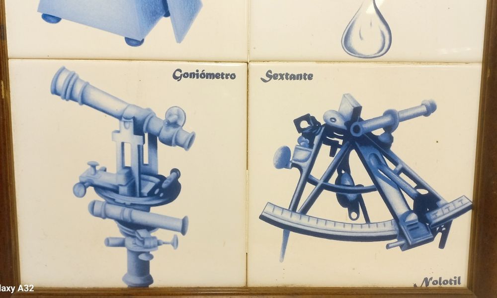 Azulejos em moldura.