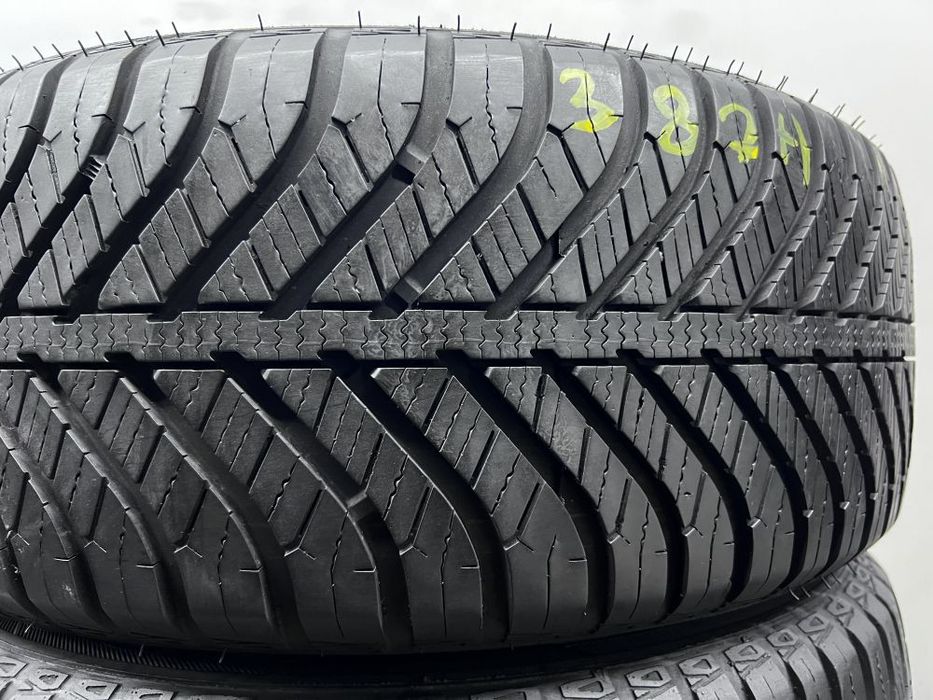 2шт всесезонні 215/55/R16 2023р Goodyear Vector 4 Seasons