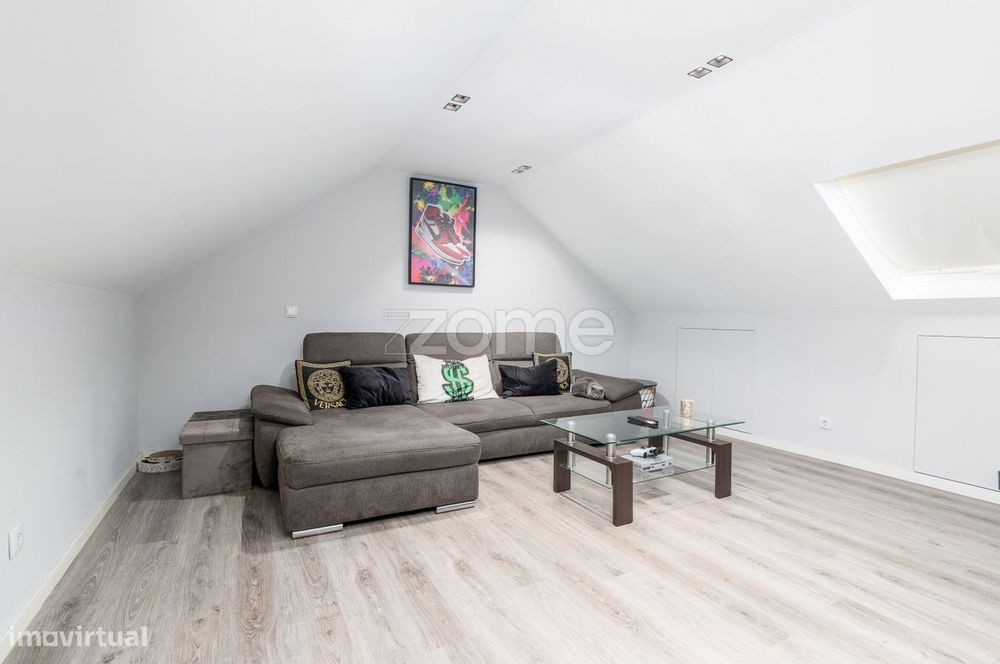 Apartamento T2 Duplex c/varanda em Queluz