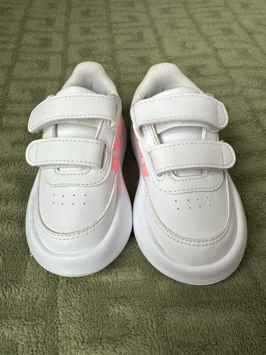 Дитячі кеди для дівчинки adidas Breaknet