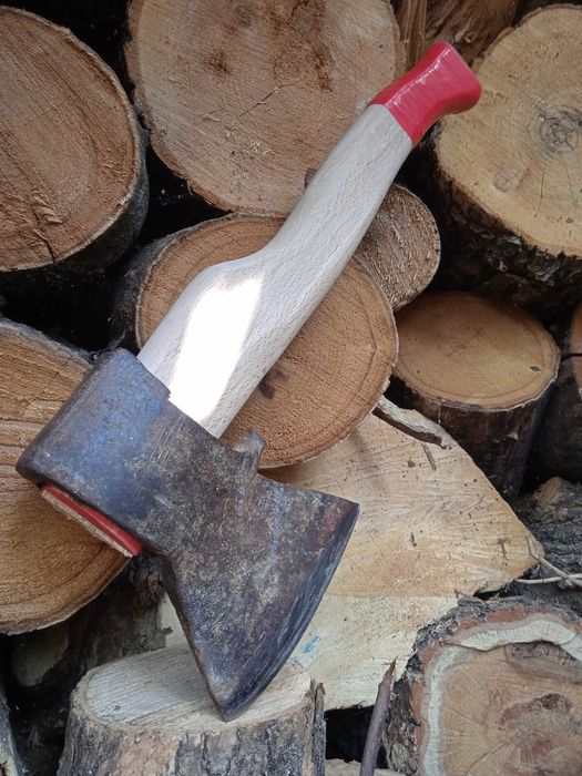 Продам стару сокиру