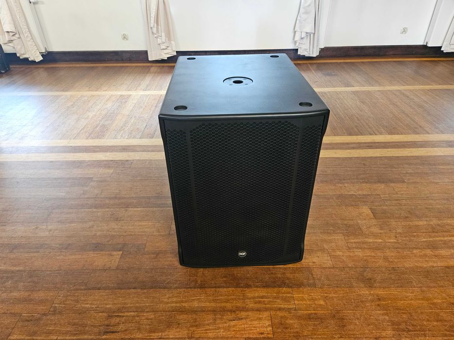 Kolumna subwoofer aktywny RCF SUB 8003-AS II + gruby pokrowiec