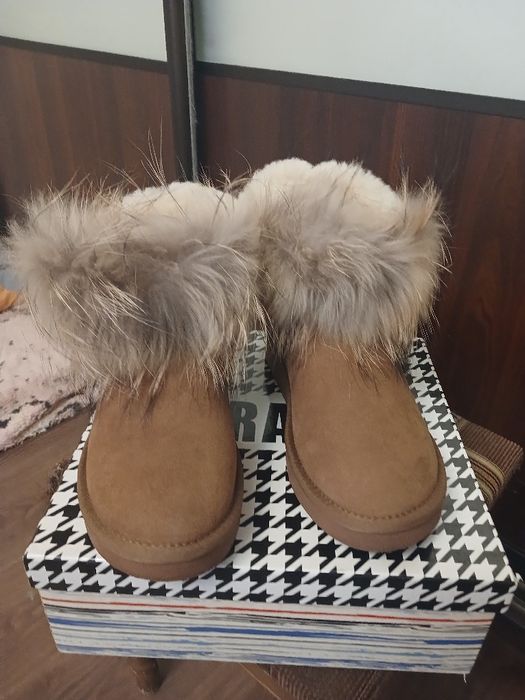 Уггі натуральні 38 розмір.