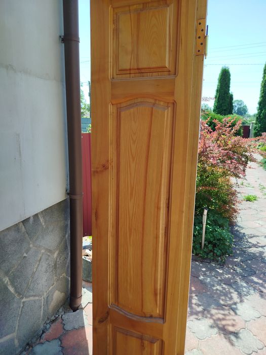 Двері міжкімнатні з натурального дерева