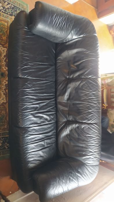 3 sofás em pele usados