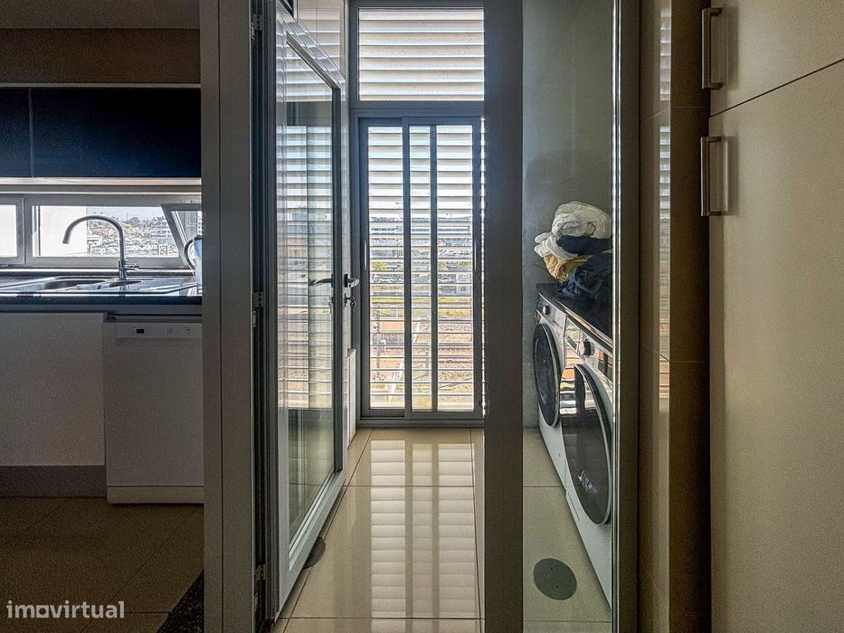 Apartamento T2 mobilado com garagem e elevador para arrendar no centro
