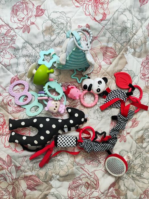 Zestaw dla niemowlaka zawieszka Canpol babies grzechotki gryzaki