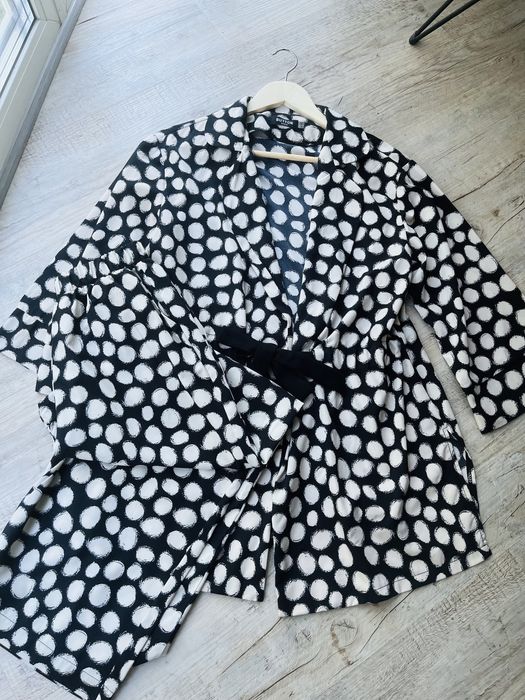 Жіночий костюм весняний