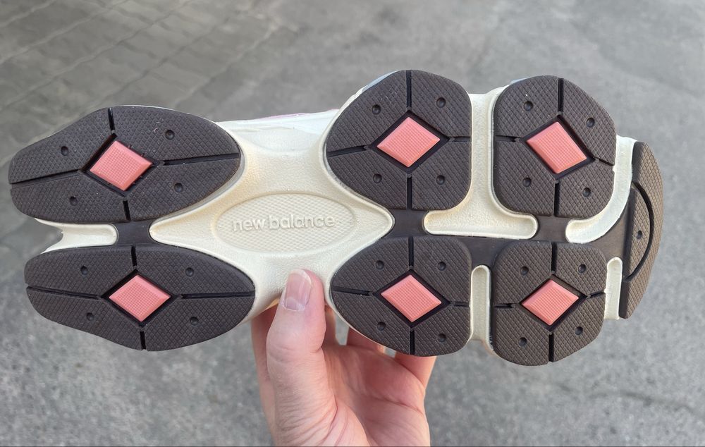 Жіночі кросівки New Balance 9060 Cherry Blossom Pack Mineral Red
