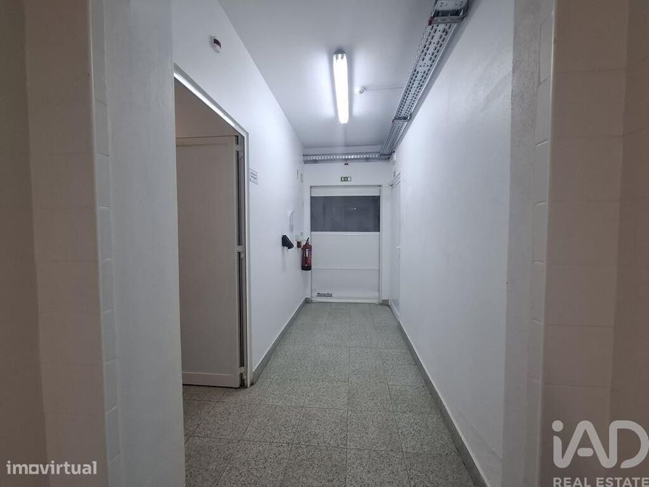 Loja / Estabelecimento Comercial em Vila Real de 300,00 m2