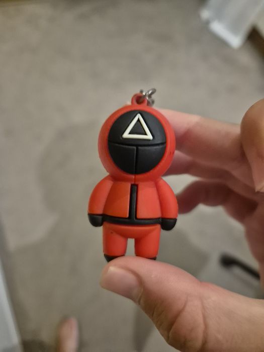 Boneco de squid game triangulo