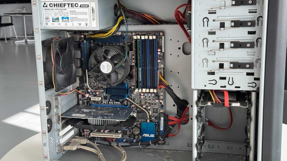 Computador TSUNAMI (Xeon, NVIDIA GeForce, Windows 10 PRO) - Servidor