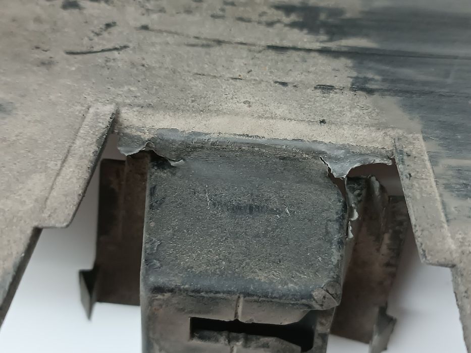 Embaladeira Plástica Esquerdo - MAZDA 6 Hatchback (GH) | 07 - 13