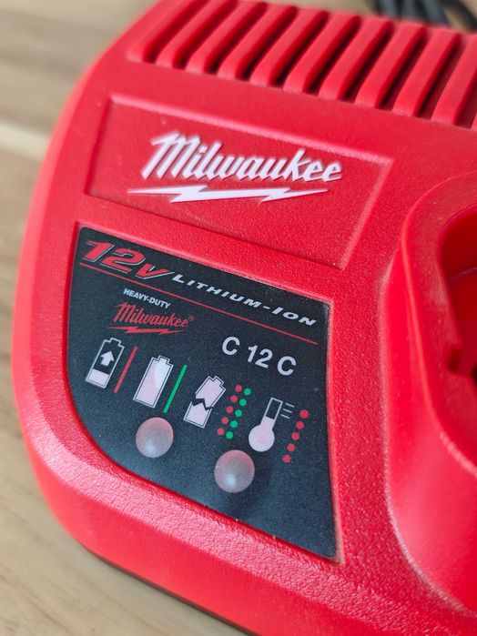 Carregador Original Milwaukee M12 (C 12 C) 12V Li-Ion - Como Novo