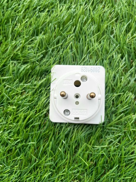 Outlet Adaptor - Travel Adaptor UK to Europe