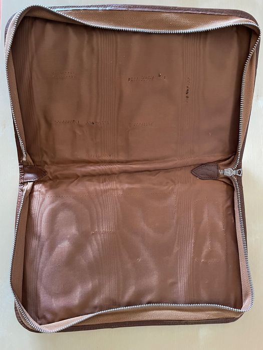 Mala de senhora em pele em perfeitas condições