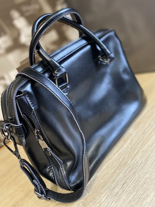 Сумка жіноча чорна з гладкої шкіри