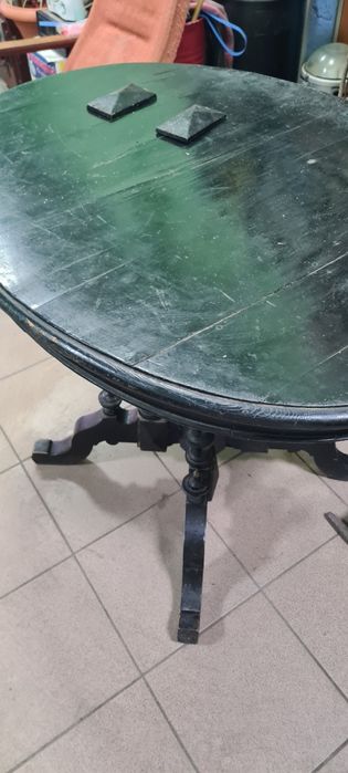 Стол овальный с резными  ножками