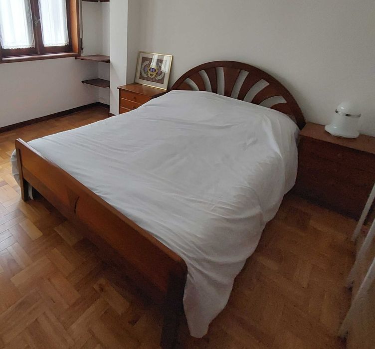 Cama casal madeira cerejeira vintage com estrado incluido