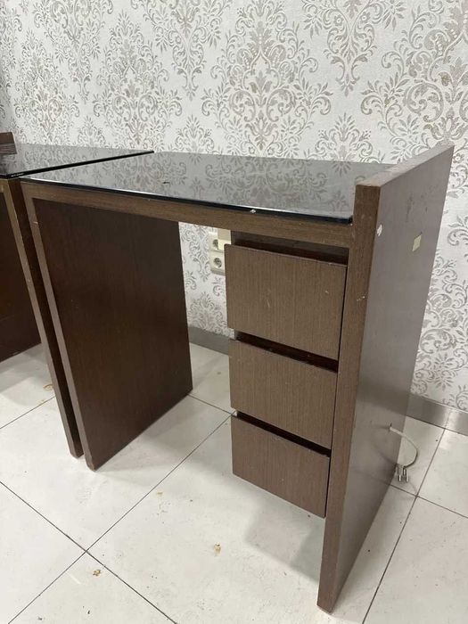 Par de Secretárias com Tampo em Vidro Fumado e 3 Gavetas