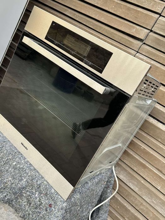 Багатофункціональна духова шафа Miele H5681B