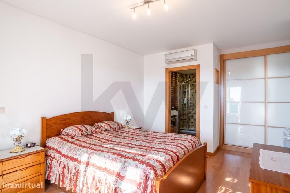 T3 com Box, Arrecadação, 3 Varandas e Vista Rio – Quinta da Piedade, 2
