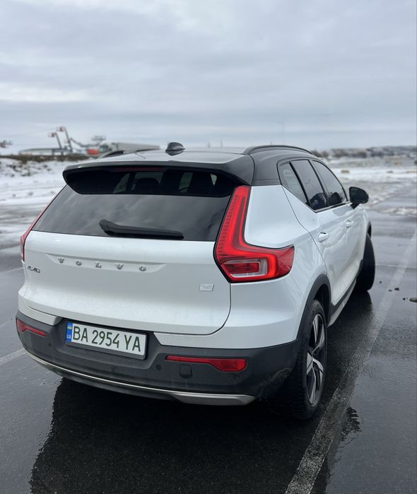 Volvo XC40 електро