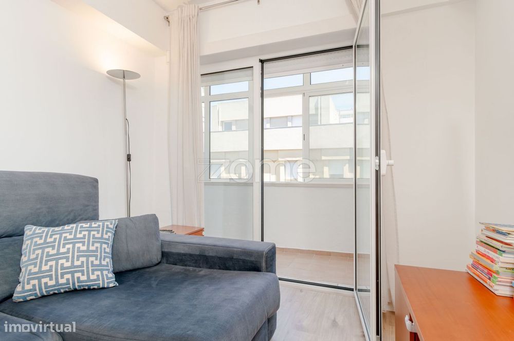 Apartamento T2 Totalmente Remodelado Junto Hospital da Cruz Vermelha