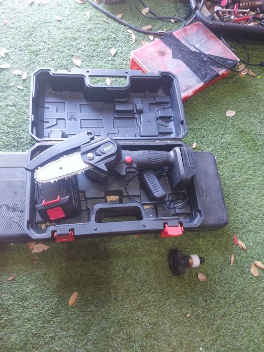 Mini moto serra a bateria