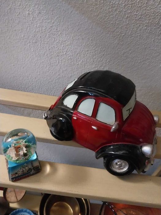 Lindas peças de loiça e bibelôs