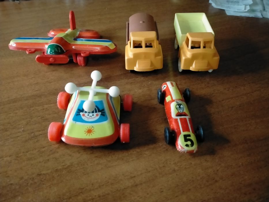 Игрушки СССР, машинки и самолетик