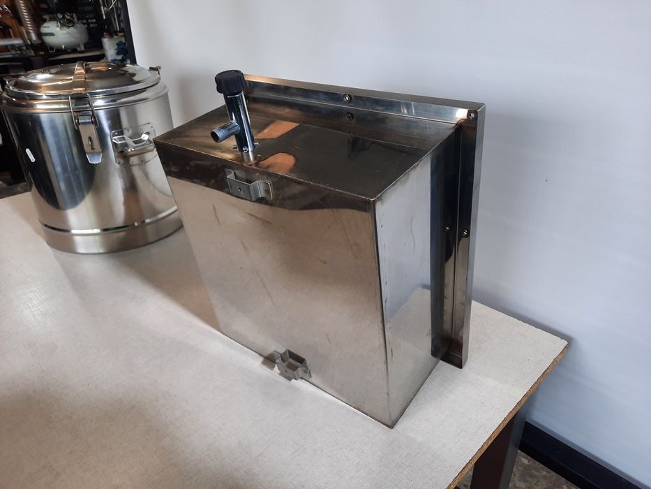 Cuba de inox pequena nova industrial com torneira