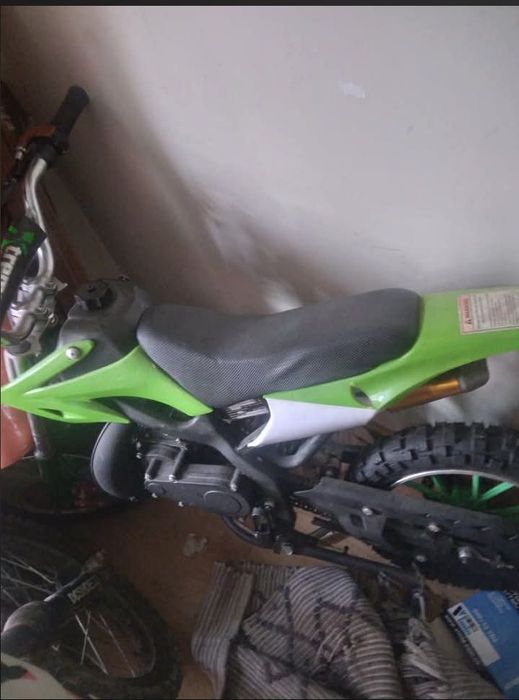 A  mota para a venda  para peças