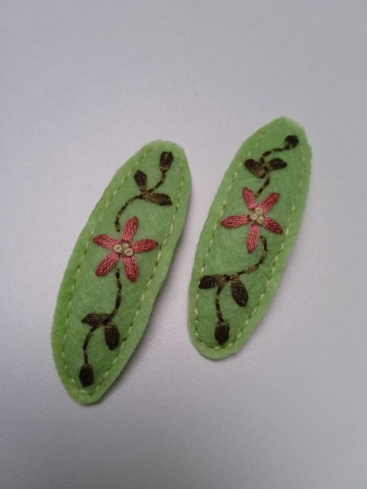 Spinki do włosów handmade haftowane filcowe