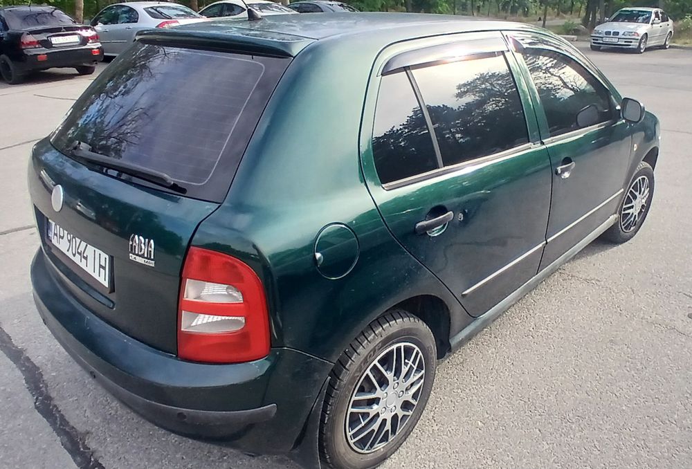 Продам Шкода Фабіа 2001р. Гарна помічниця в будених справах!!!Не капризна!! Не знайомить з усіма майстрами міста!!Заводиться- їде- везе!!