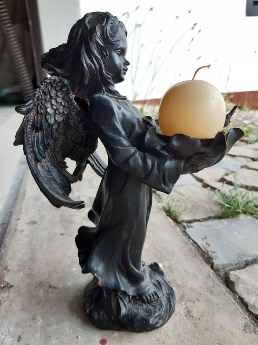 Anjo em massa com vela