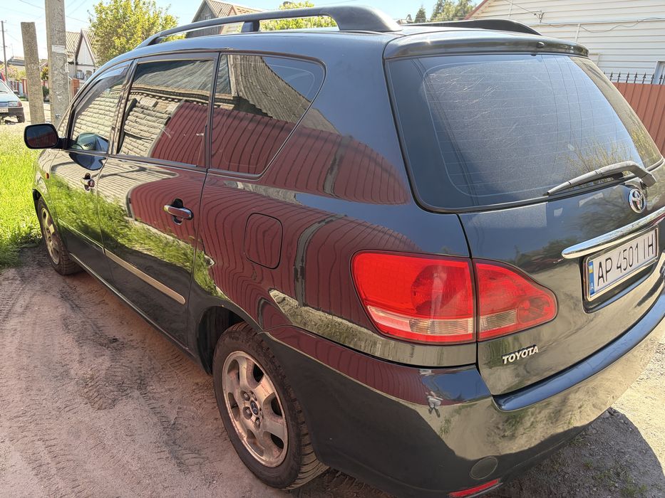 Продаж авто Toyota Avensis Verso