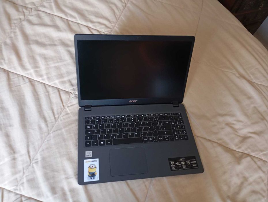 Portátil ASUS Aspire 3