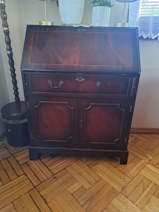 Sekretarzyk do renowacji