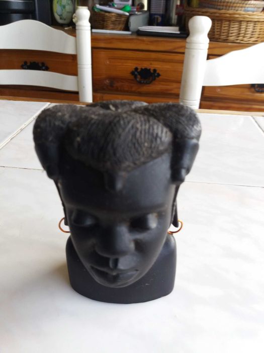 ARTE AFRICANA-ESTATUETA EM PAU PRETO-MOÇAMBIQUE SÉC. XX