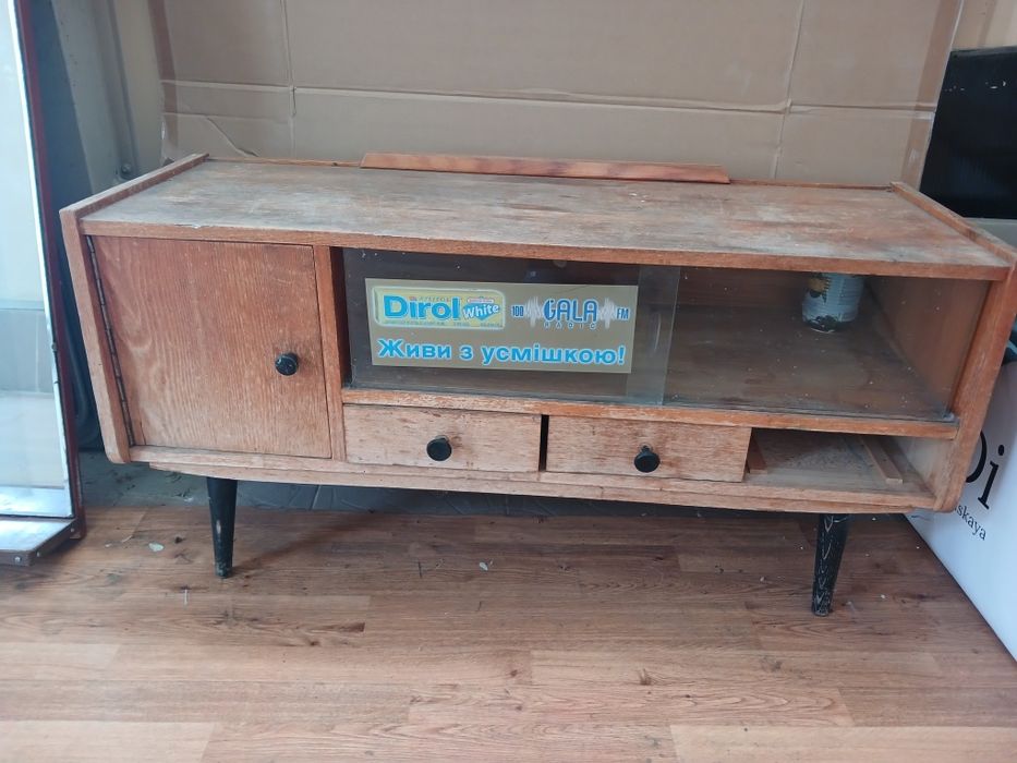 Віддам тумбу-трюмо